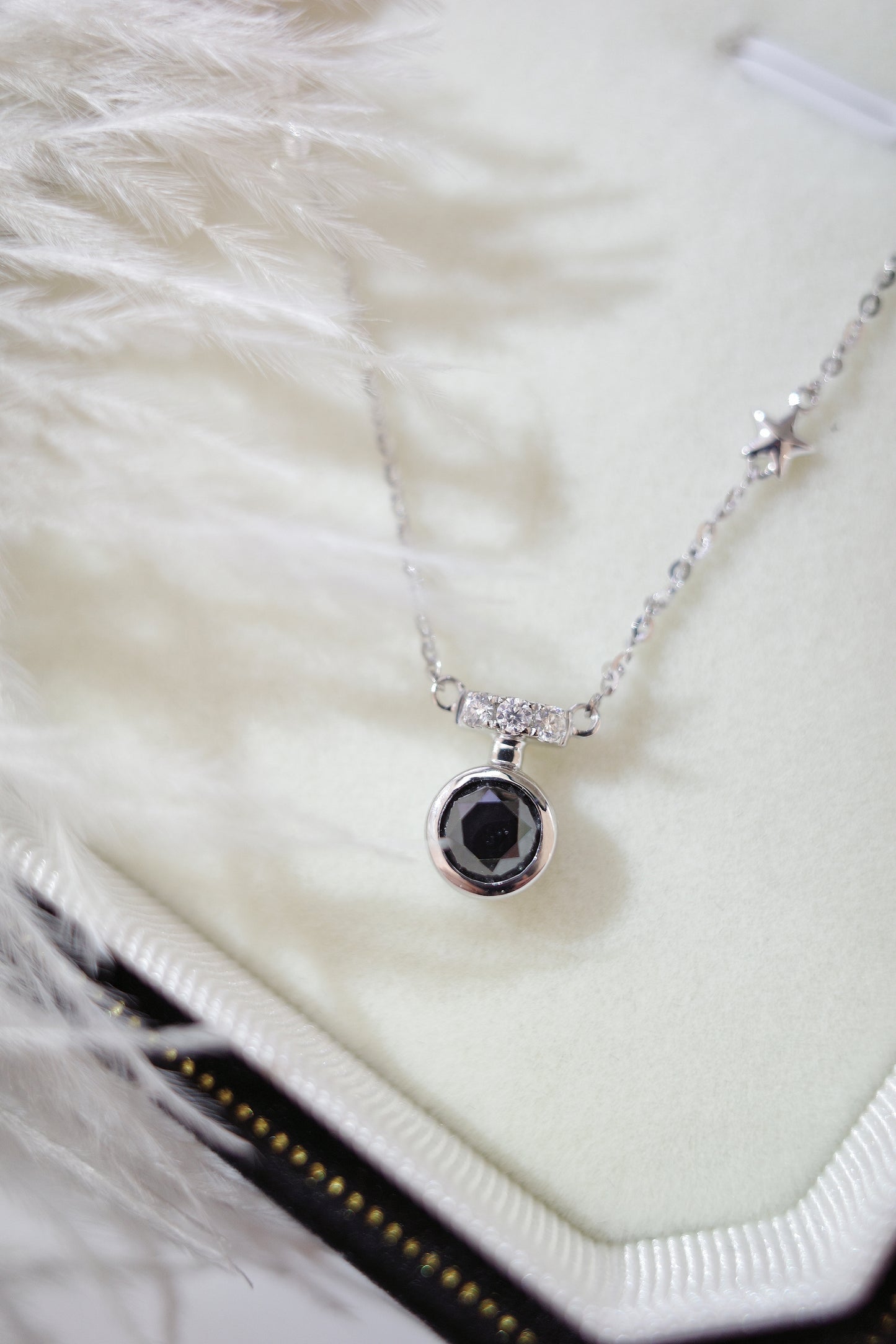 需訂製•Aquarius•18K GOLD BLACK DIAMOND NECKLACE