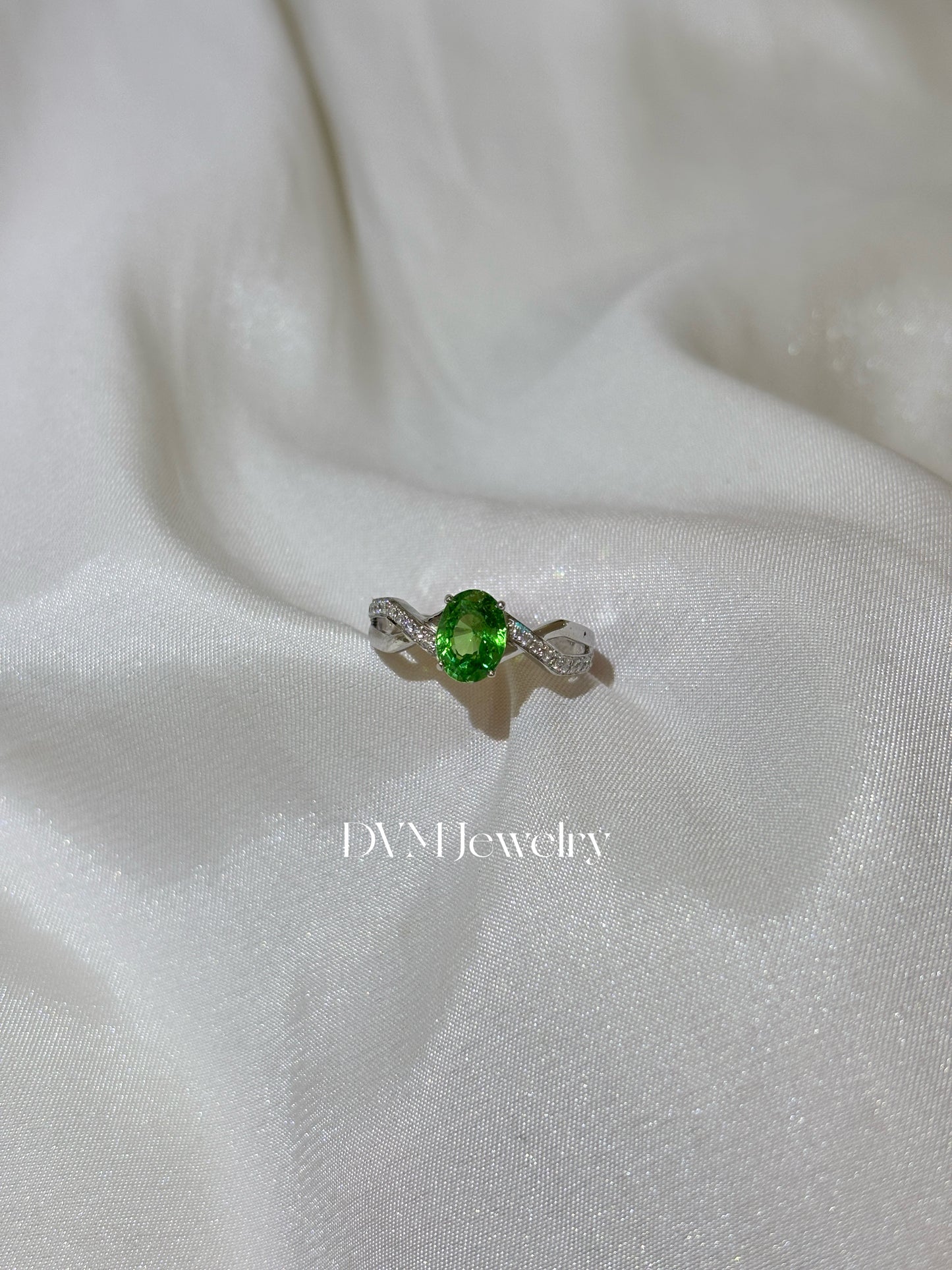 18K WHITE GOLD TSAVORITE RING |Grt0001
