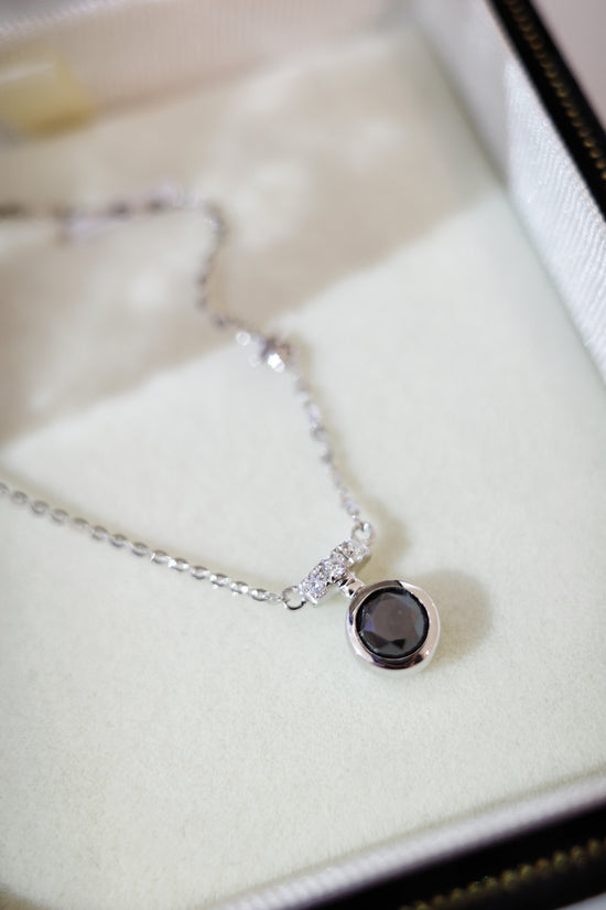 需訂製•Aquarius•18K GOLD BLACK DIAMOND NECKLACE