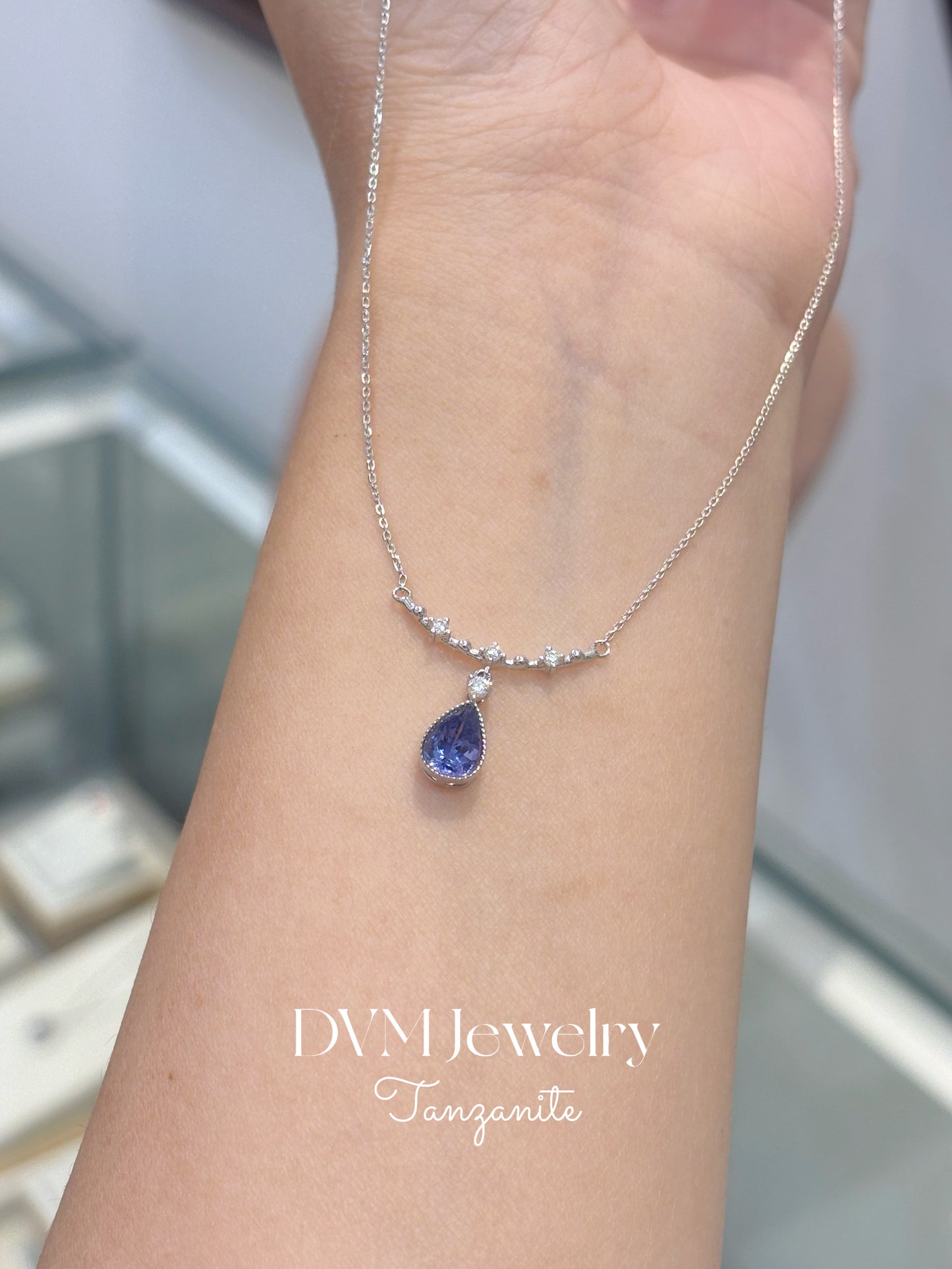 18K WHITE GOLD TANZANITE NECKLACE |Gnta0002