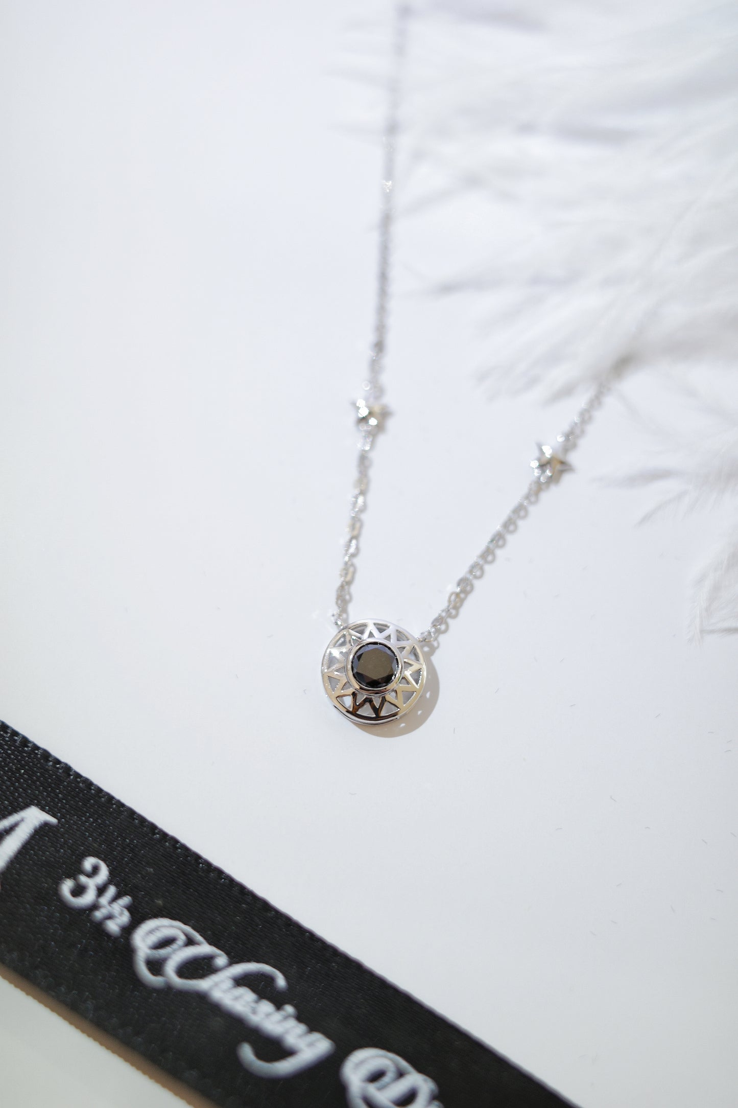 需訂製•Leo•18K GOLD BLACK DIAMOND NECKLACE