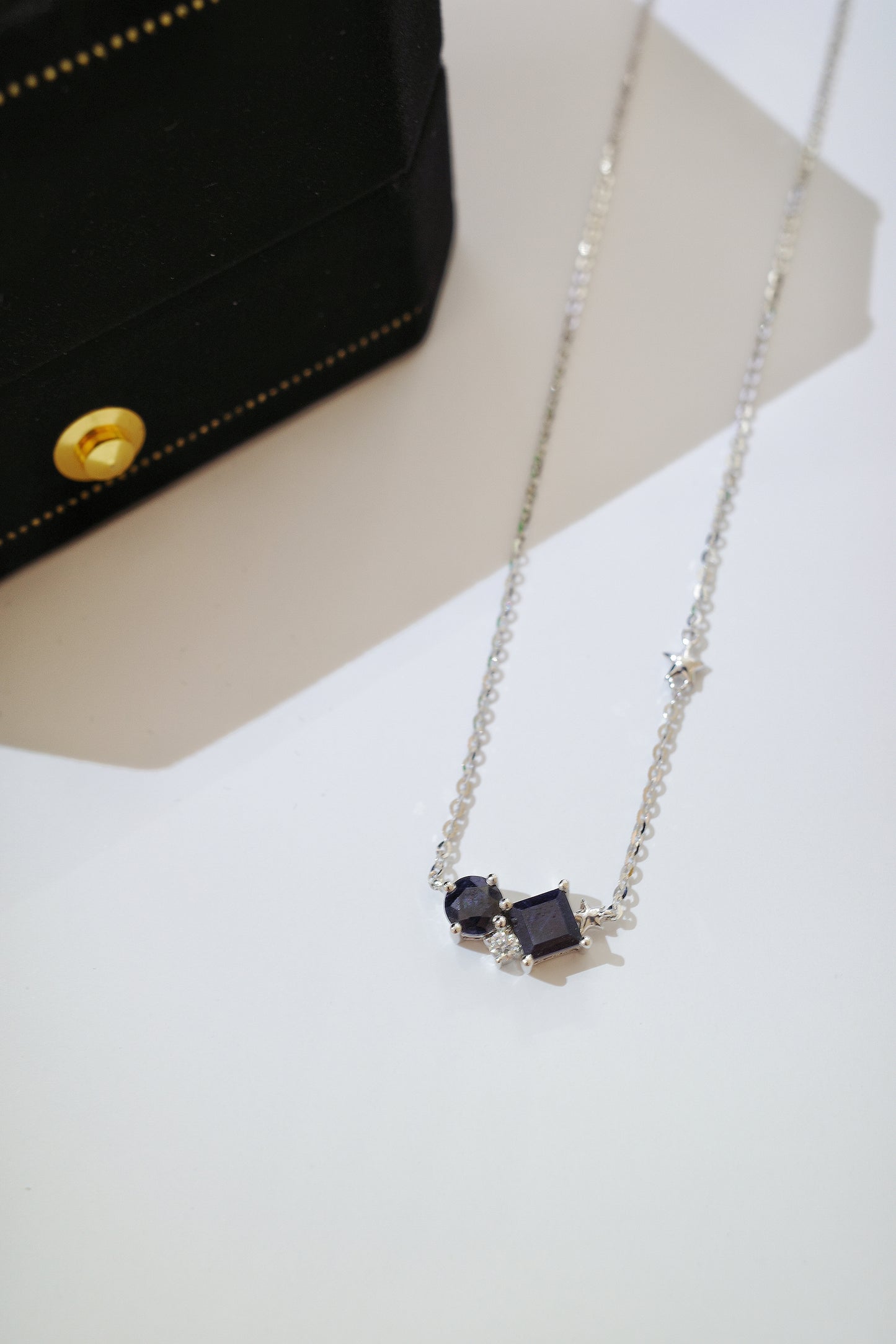 需訂製•Gemini•18K GOLD BLACK DIAMOND NECKLACE