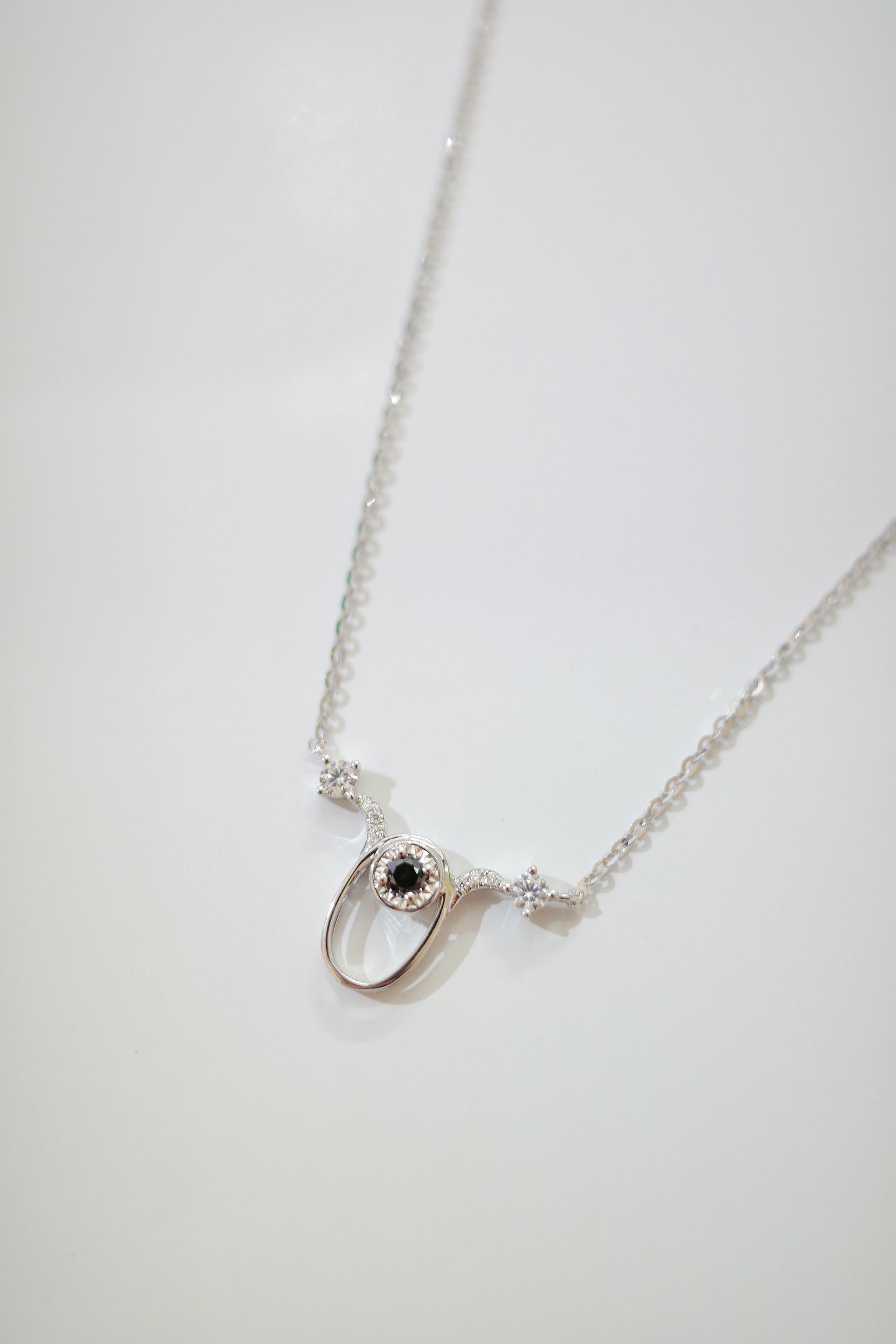 需訂製•Taurus•18K GOLD BLACK DIAMOND NECKLACE