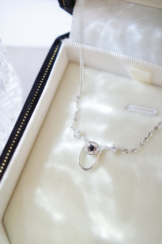 需訂製•Taurus•18K GOLD BLACK DIAMOND NECKLACE