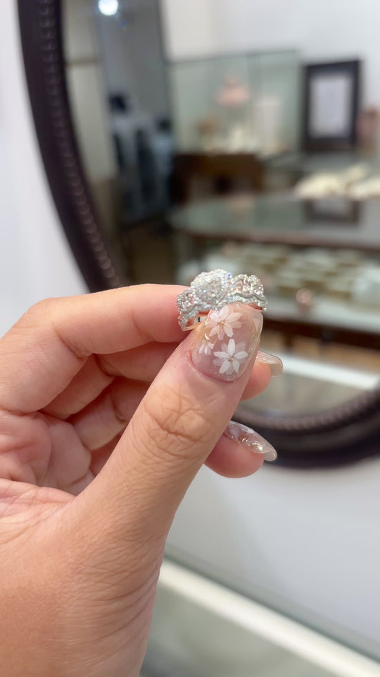 Load and play video in Gallery viewer, 18K WHITE GOLD DIAMOND RING |Drw112
